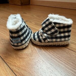 New Baby Toms Booties Velcro Baby US 2